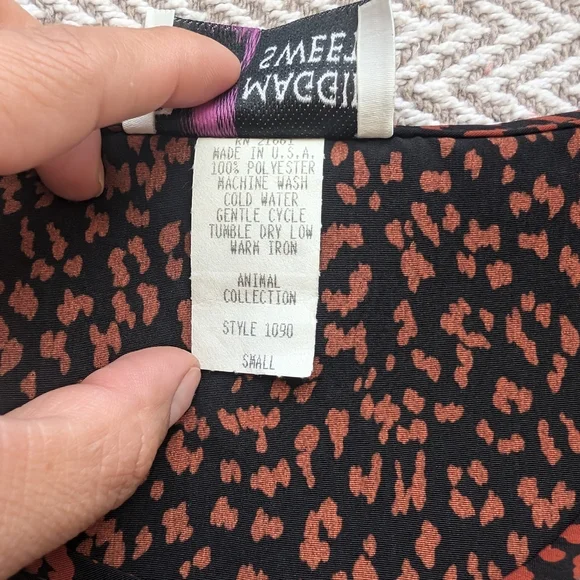 🎀$5 Maggie Sweet Vintage Women's Black and Rusty Brown Leopard Print Top - Picture 5 of 7